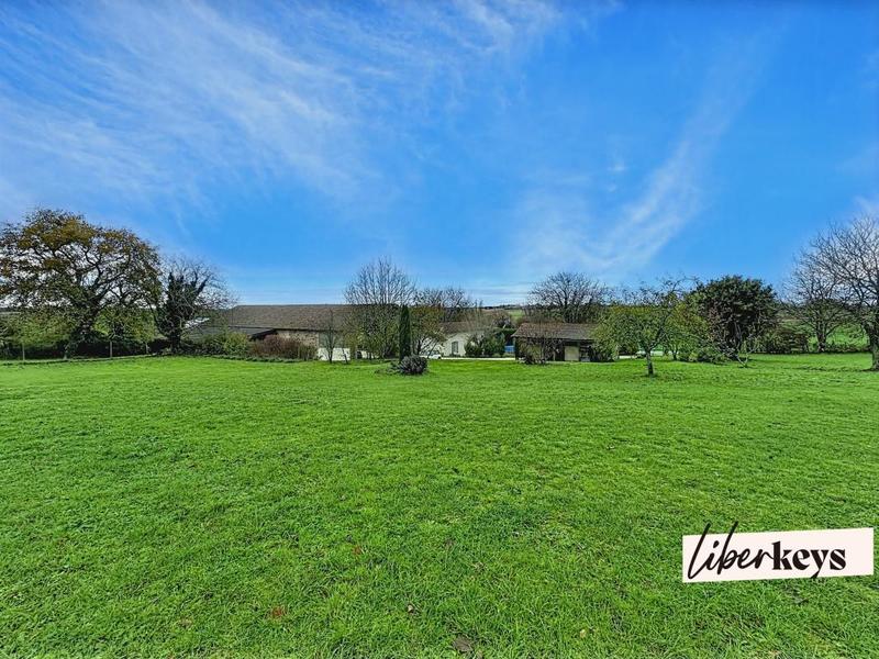 Propriété - 212 m² - 9 pièces