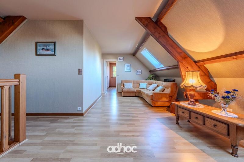 Maison traditionnelle - 180 m² - 8 pièces