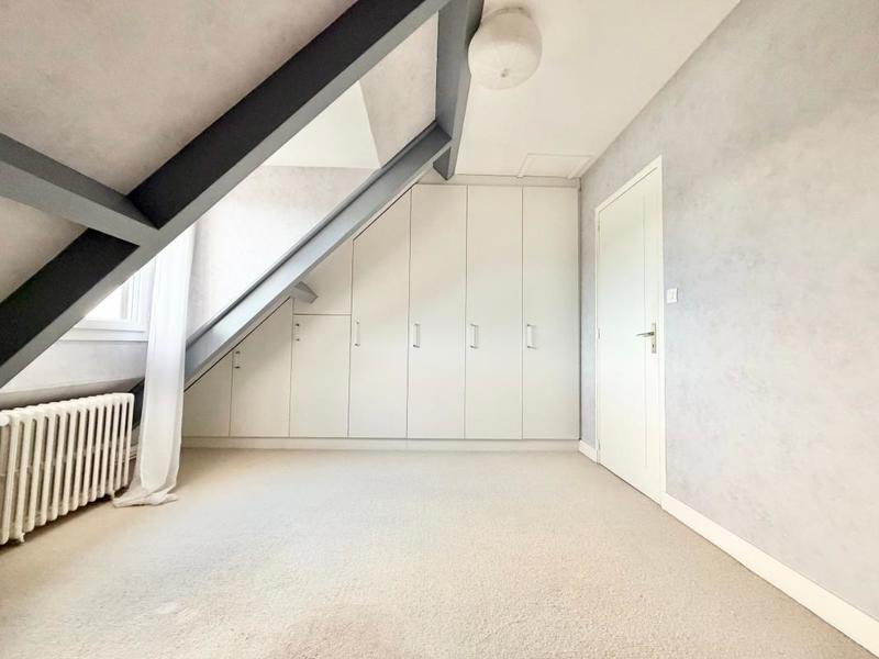 Maison - 219 m² - 8 pièces