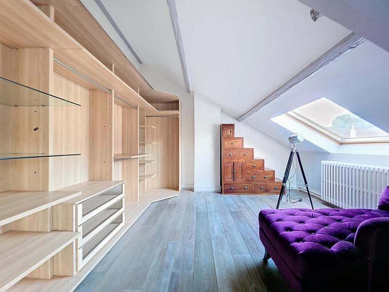 Maison - 317 m² - 9 pièces