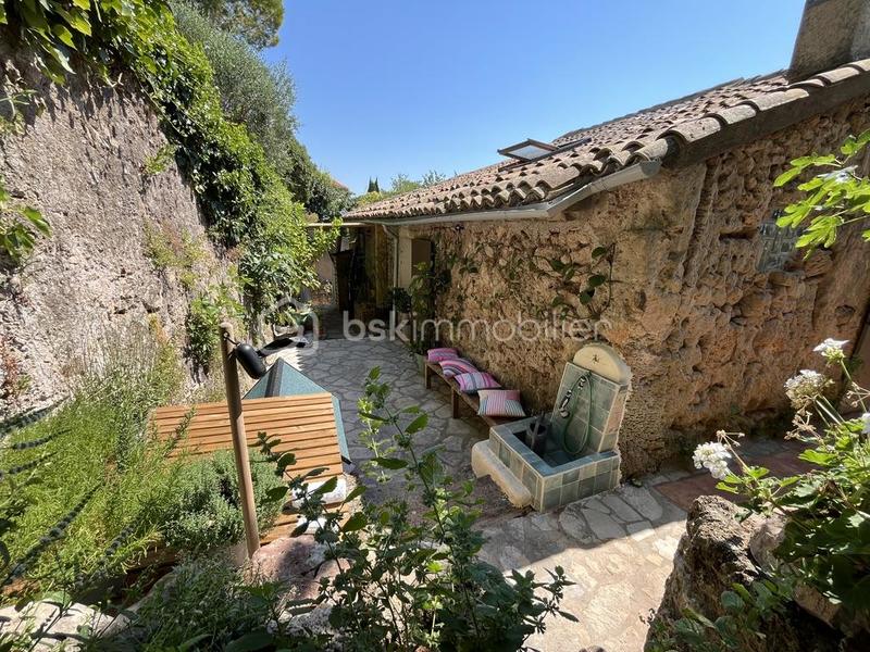 Demeure - 239 m² - 7 pièces