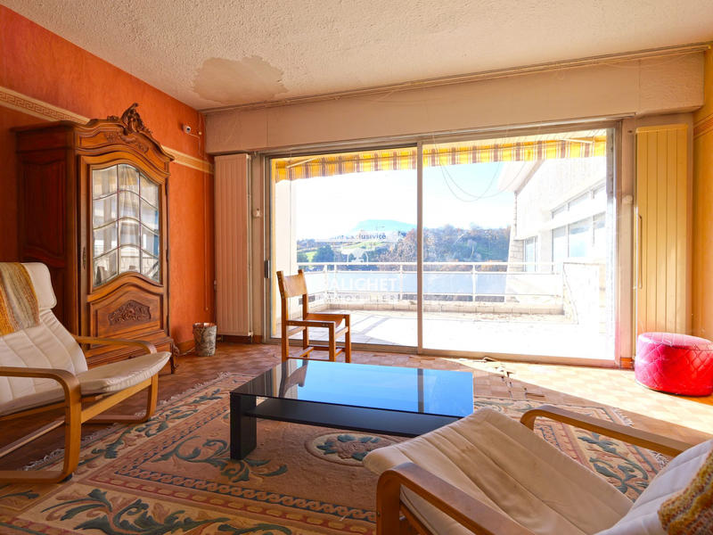 Maison - 412 m² - 8 pièces