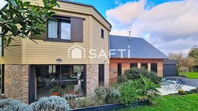 Maison - 220 m² - 6 pièces