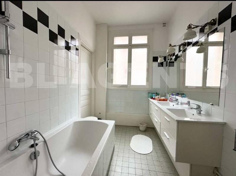 Maison - 309 m² - 12 pièces