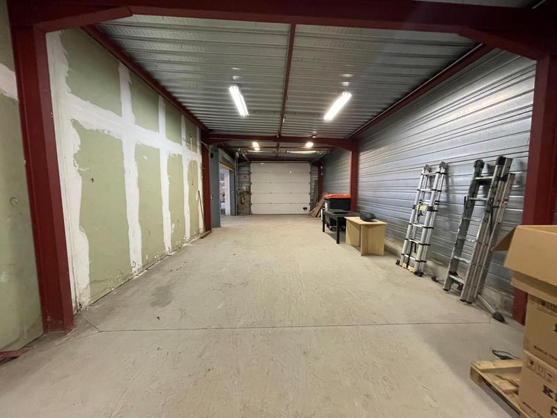 Local commercial - 1 460 m² - 5 pièces