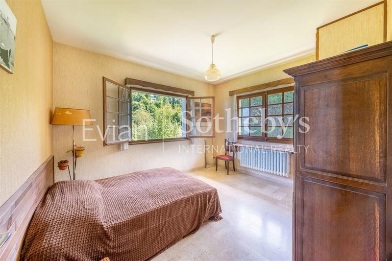 Maison - 300 m² - 8 pièces