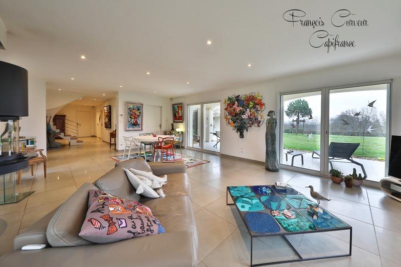 Maison - 210 m² - 6 pièces