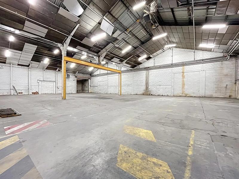 Entrepôt - 620 m²
