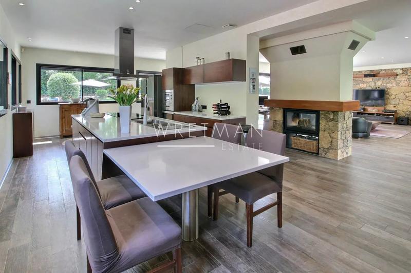 Villa - 257 m² - 6 pièces