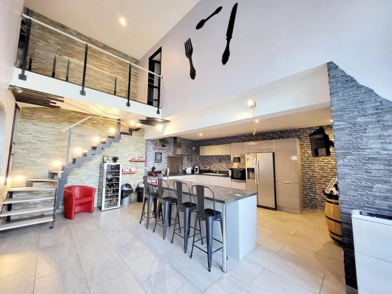 Maison en pierre - 218 m² - 6 pièces