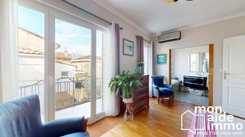 Maison - 180 m² - 7 pièces