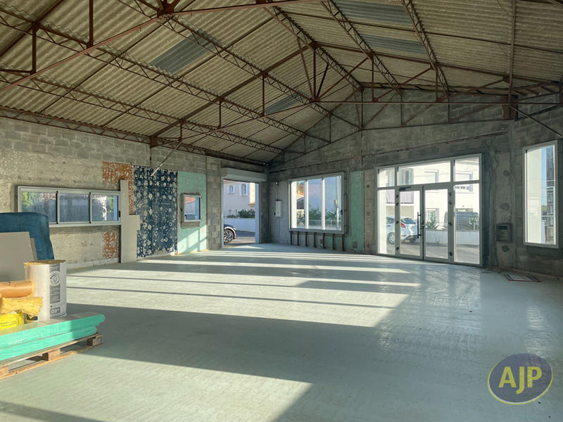 Local d'activité / Entrepôt - 200 m²