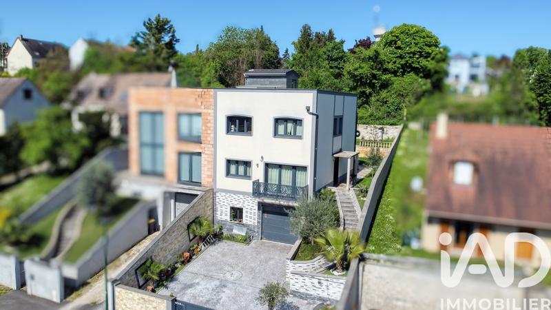 Maison - 190 m² - 8 pièces