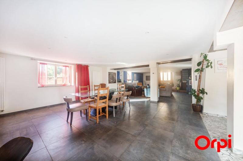 Maison - 215 m² - 6 pièces