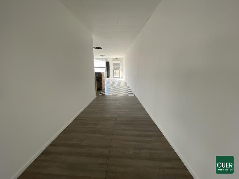 Local commercial - 128 m² - 2 pièces