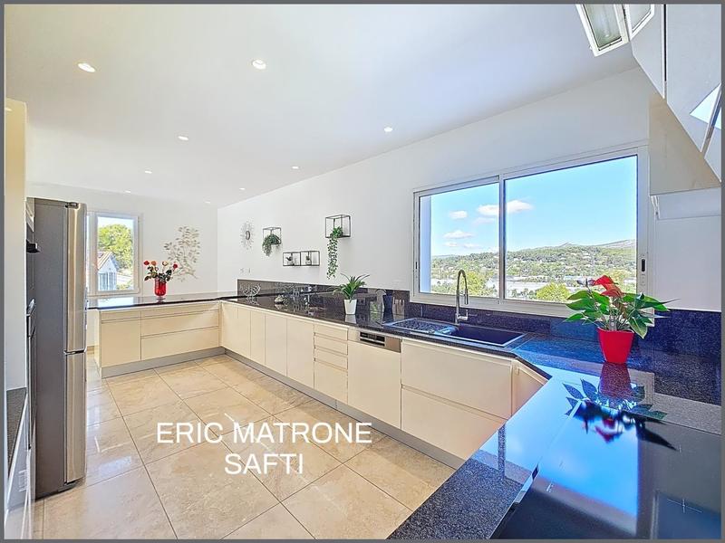 Maison - 175 m² - 6 pièces