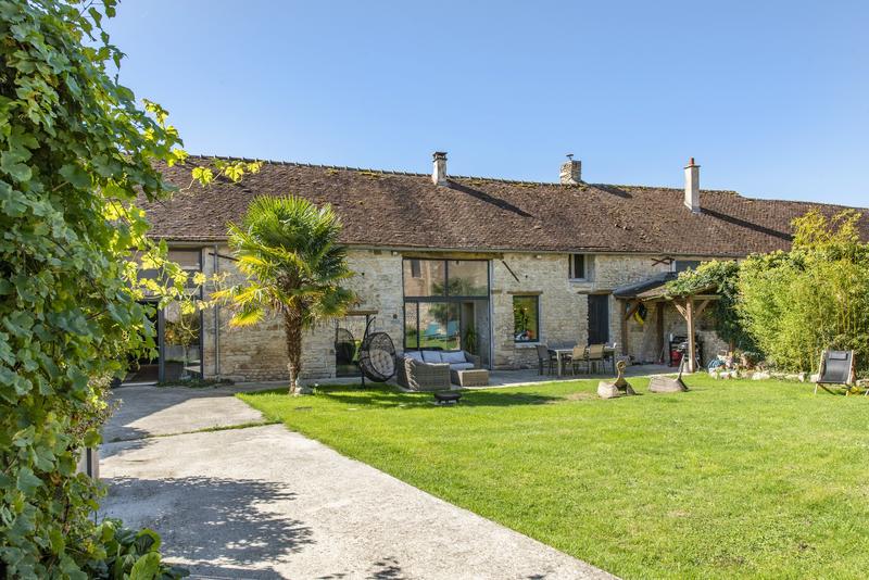 Maison - 285 m² - 7 pièces