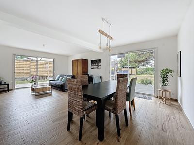 Maison - 178 m² - 8 pièces