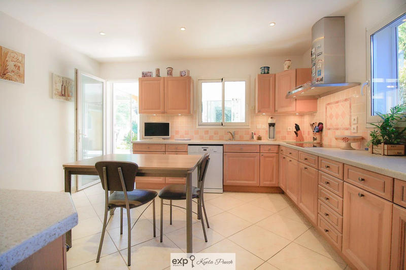 Maison - 238 m² - 8 pièces