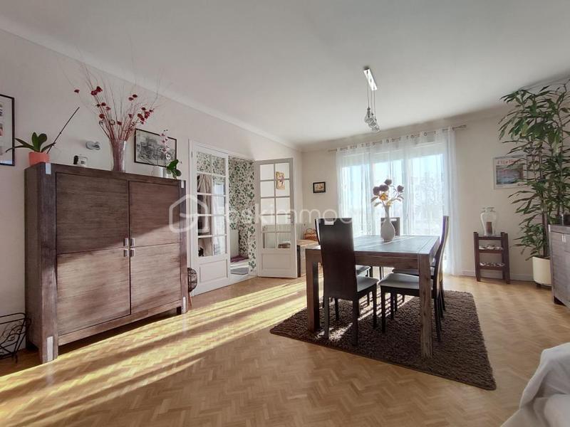 Maison traditionnelle - 256 m² - 9 pièces