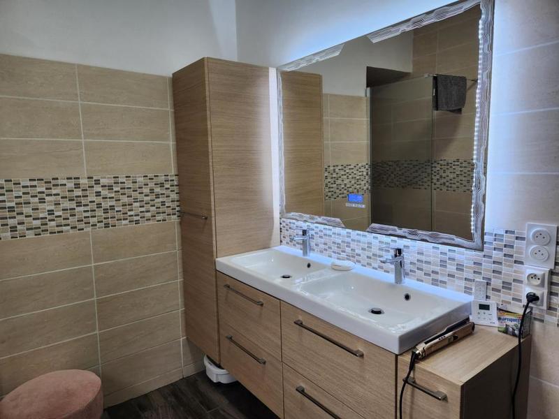 Maison traditionnelle - 188 m² - 8 pièces