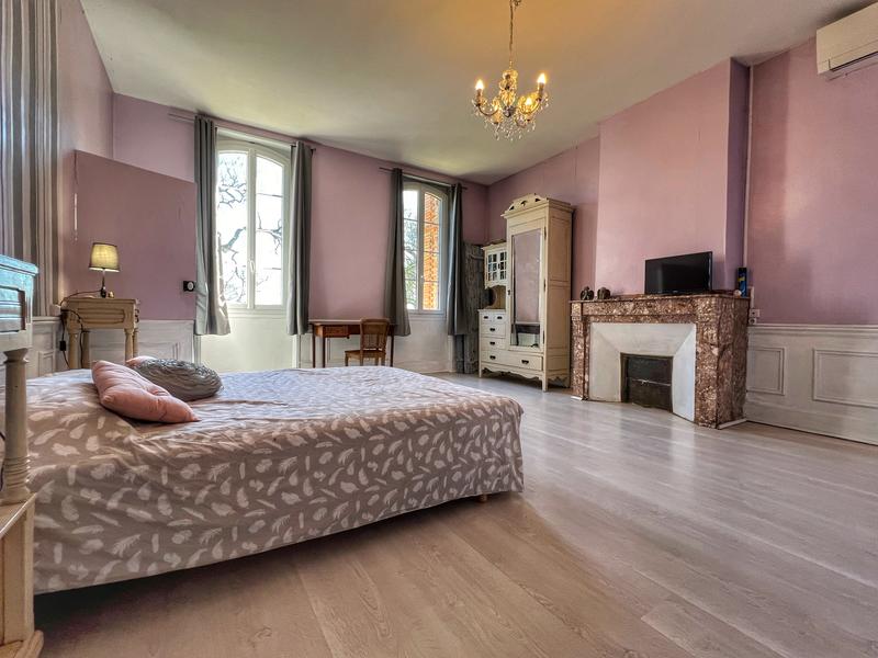 Maison de maîtres - 430 m² - 9 pièces