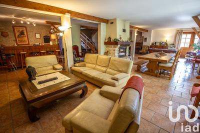 Maison - 240 m² - 6 pièces