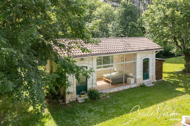 Propriété - 280 m² - 10 pièces