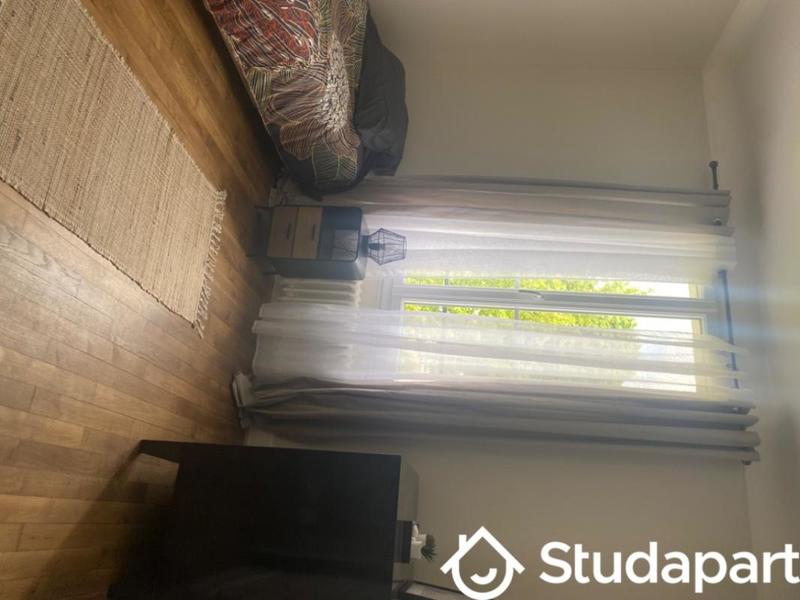 Chambre - 150 m² - 1 pièce