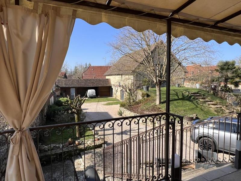 Maison - 230 m² - 11 pièces