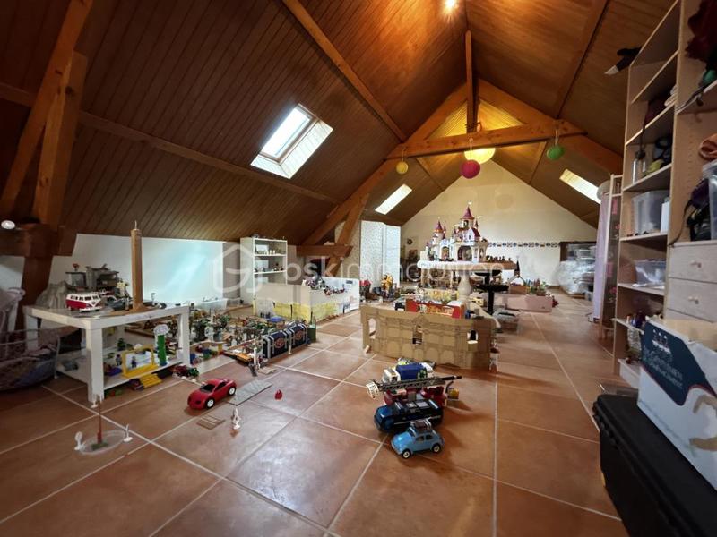 Propriété - 269 m² - 13 pièces