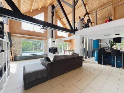 Maison - 180 m² - 5 pièces