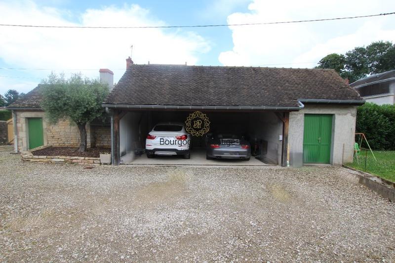 Propriété - 293 m² - 9 pièces