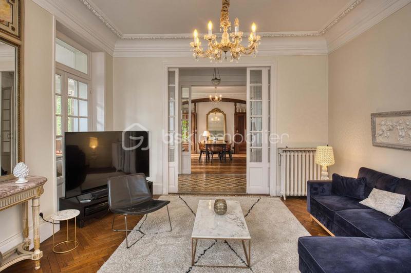 Maison de maîtres - 315 m² - 11 pièces