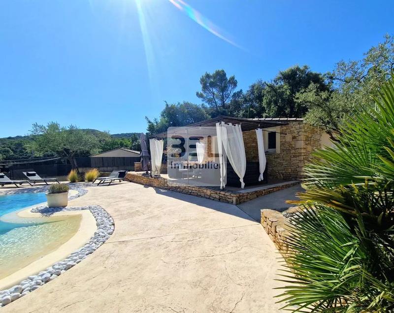 Propriété - 144 m² - 6 pièces