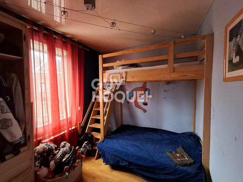 Maison - 229 m² - 8 pièces