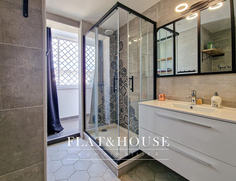 Appartement - 77 m² - 5 pièces