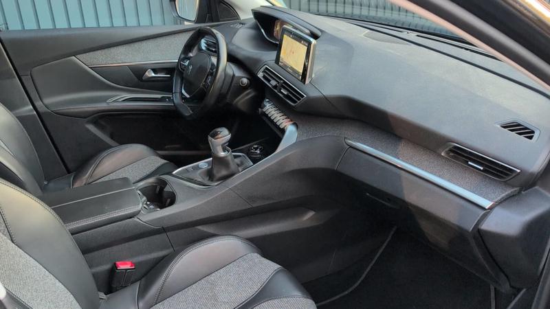 Peugeot 5008 II 1.2 PureTech 130 Allure