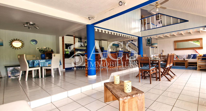 Maison - 349 m² - 9 pièces