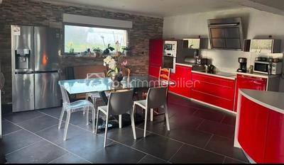 Maison - 205 m² - 7 pièces