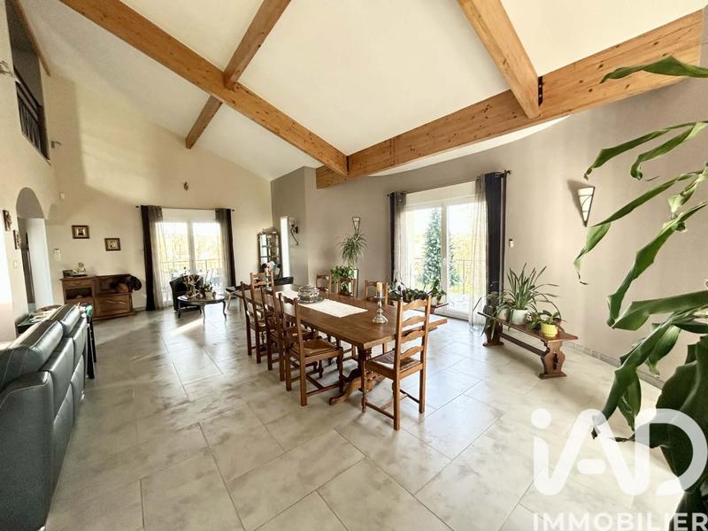 Maison - 331 m² - 6 pièces