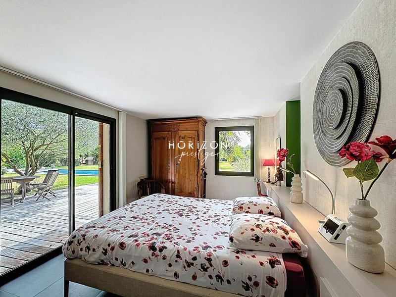 Maison contemporaine - 247 m² - 8 pièces