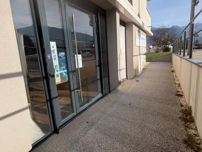 Local d'activité / Entrepôt - 130 m² - 5 pièces