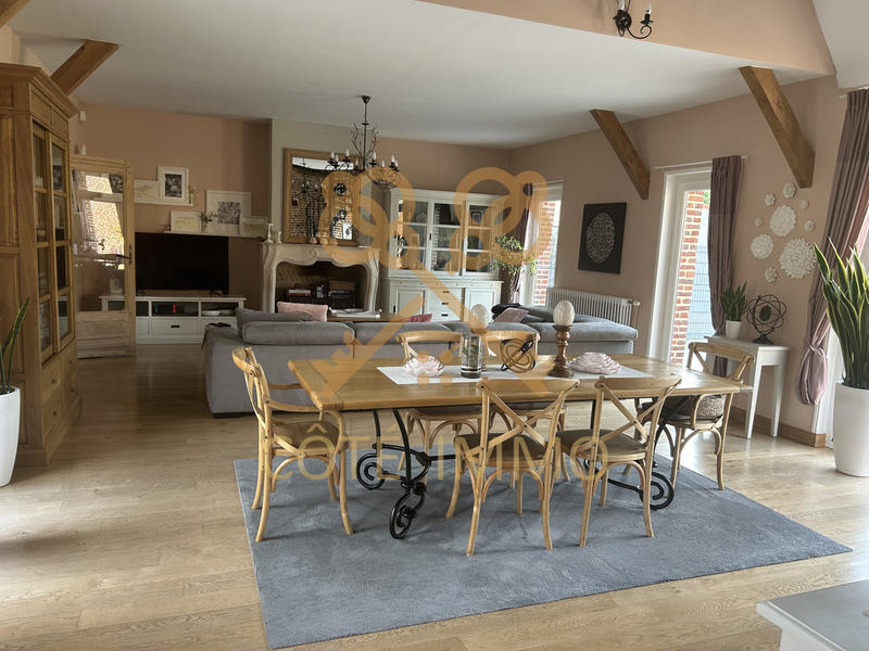 Maison - 236 m² - 8 pièces