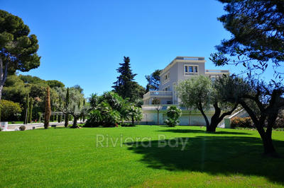 Propriété - 1 100 m² - 14 pièces