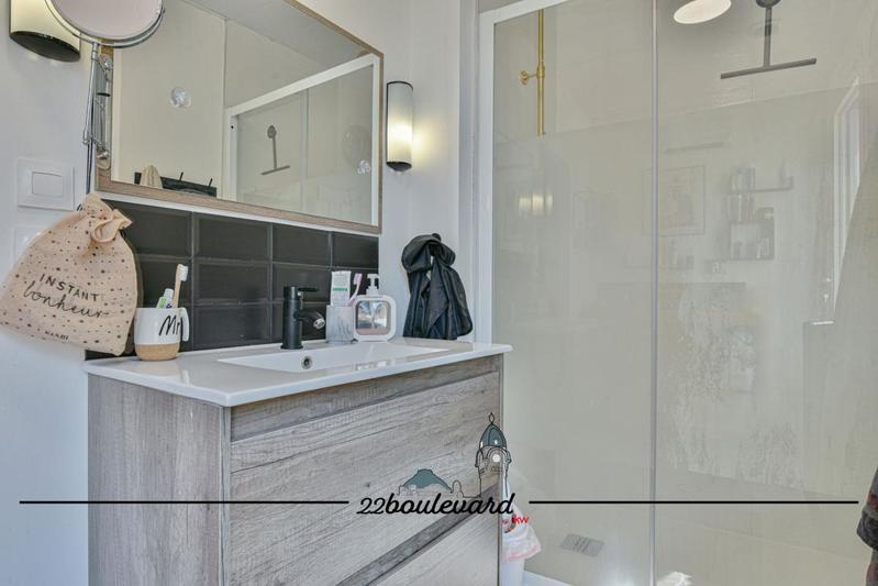 Maison - 230 m² - 8 pièces