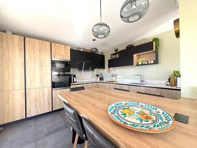 Appartement - 100 m² - 4 pièces