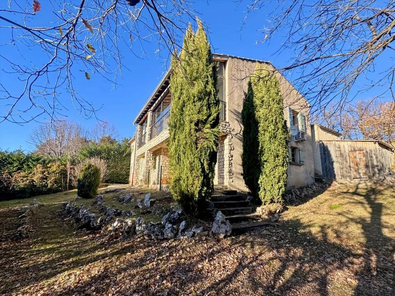 Maison - 240 m² - 7 pièces