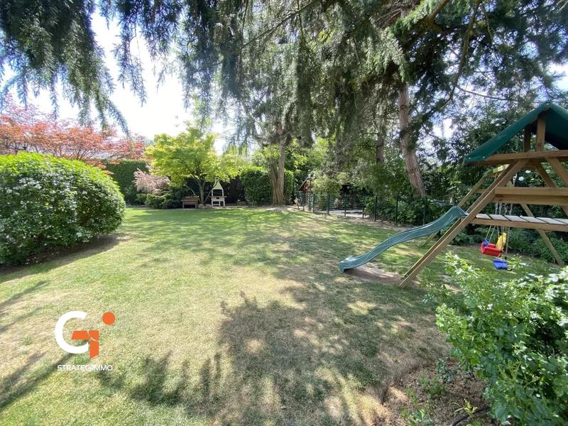 Propriété - 300 m² - 10 pièces