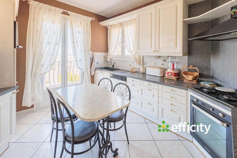 Maison - 232 m² - 8 pièces